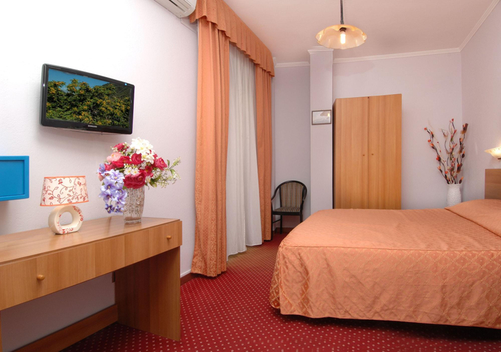 Bedroom 2, Hotel Sorriso, Imperia