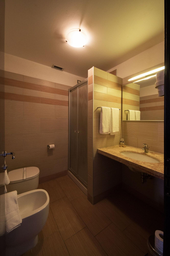 Bathroom 5, Easy Space, Pisa