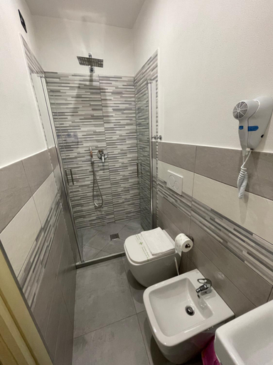 Bathroom 2, LE CAMERE DI OLTI, La Spezia
