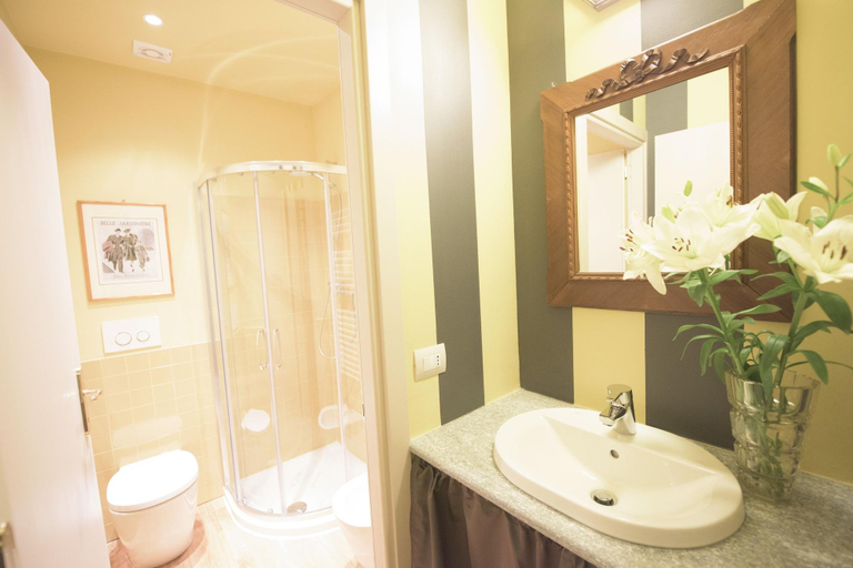 Bathroom 4, Porta Palace Apartments, Torino