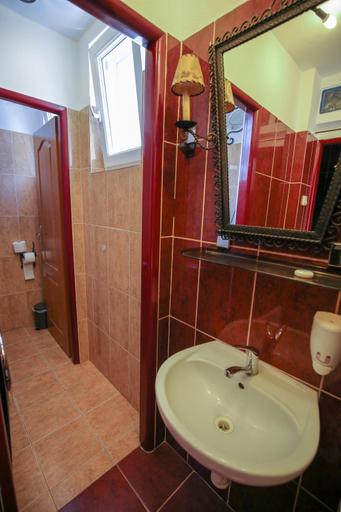 Bathroom 2, Everlast, Nové Zámky