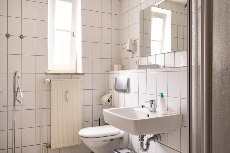Bathroom 4, Cityhotel Bernburg, Salzlandkreis