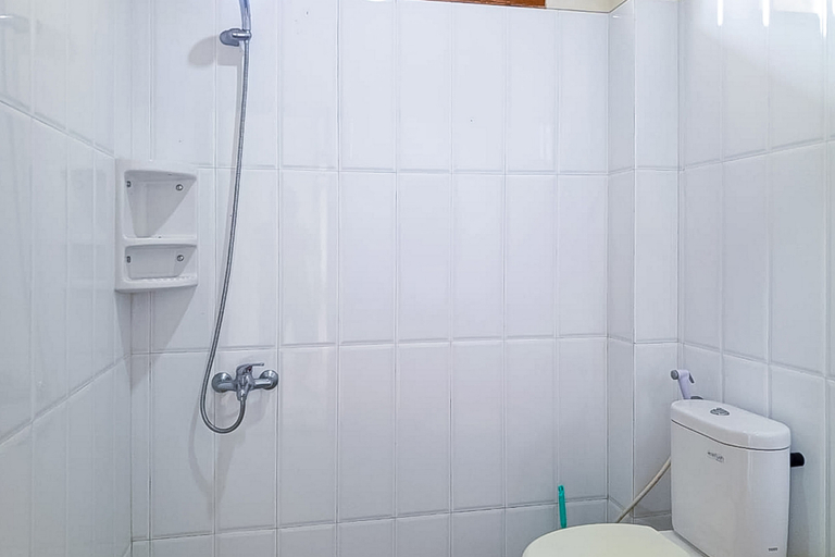 Bathroom 3, Urbanview Resort Villa Andy Tour Cisarua Puncak, Bogor