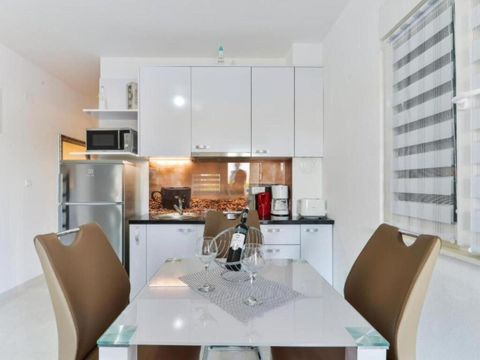 Others 2, Apartmani Velic, Vir