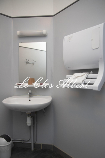 Bathroom 4, Le Clos Albert, Vienne
