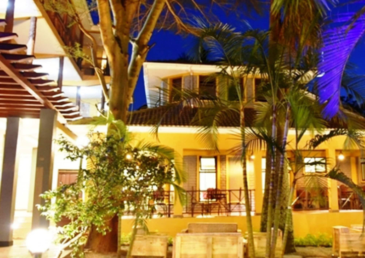Exterior & Views