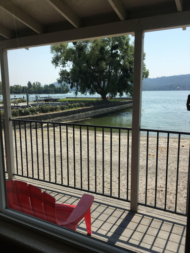 Public Area, Clear Lake Cottages & Marina, Lake