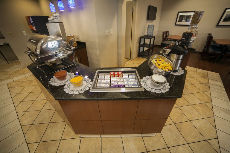 Food & Drinks 5, New Haven Village Suites, New Haven