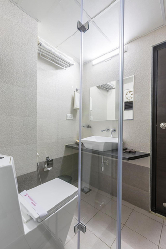 Bathroom 5, Hotel Prominent Coporate Residency, Gandhinagar