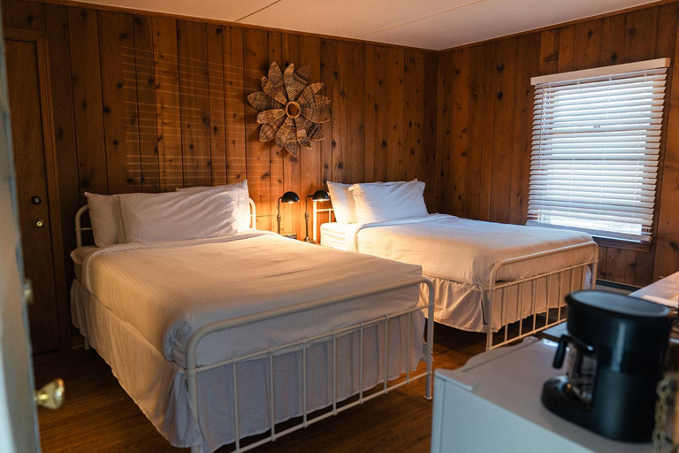 Bedroom 2, Whispering Winds Motel, Cayuga