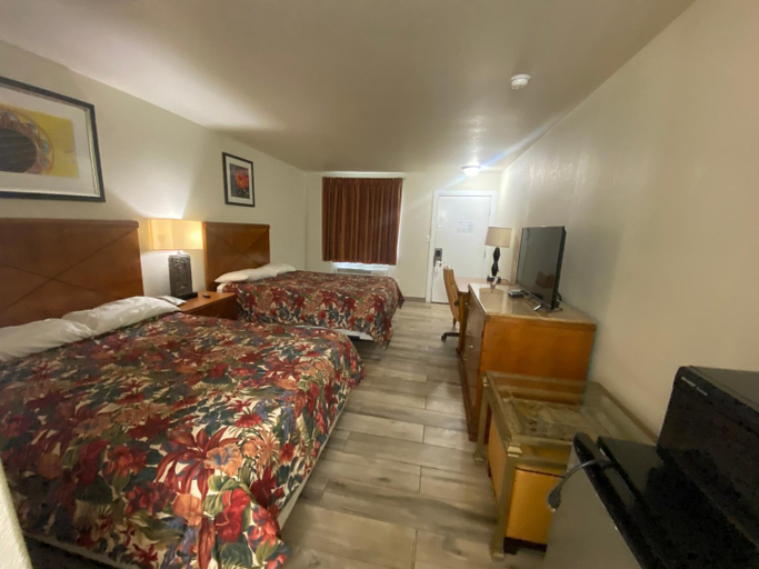 Others 4, Cedar Creek Inn, Burnet