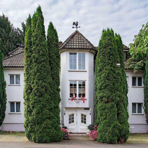 Exterior & Views