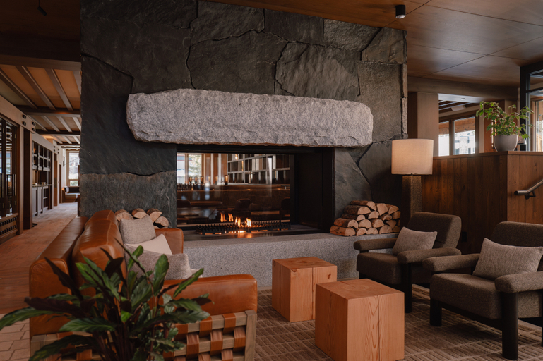 Public Area 4, Otter Hotel, Division No. 15
