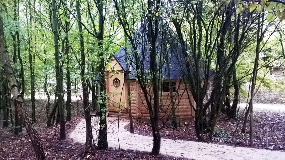 Exterior 3