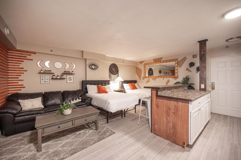Bedroom 3, Stay Together Suites - Penthouse On The Strip Sleeps 20 - NO RESORT FEE, Clark
