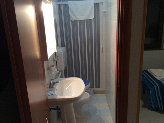 Bathroom 4, Orlando Vacanze Camere, Trapani
