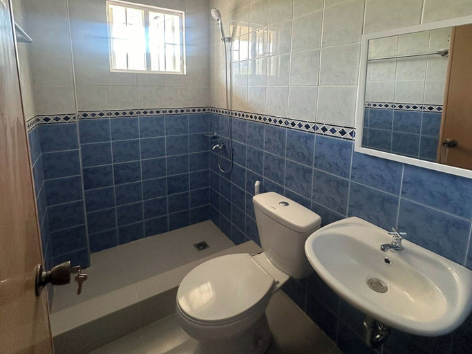 Bathroom 3, Keps Boarding House, San Fernando City