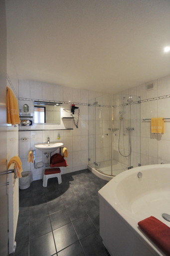 Bathroom 4, Hotel Krone, Obersimmental