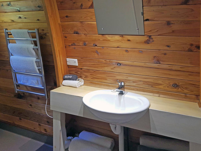 Bathroom 4, Hot Water Beach TOP 10 Holiday Park, Thames-Coromandel