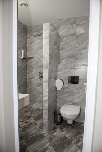 Bathroom 3, Hotel Monte Cristo, Blagoevgrad