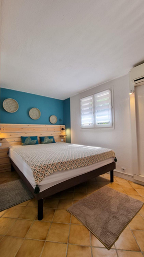 Bedroom 3, La Dolce Villa 11 sleeps Pool & Landscaped Garden, Alpes-Maritimes