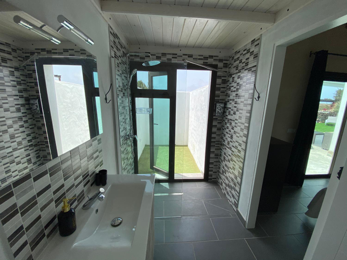 Bathroom 4, LA ERA 2, Las Palmas