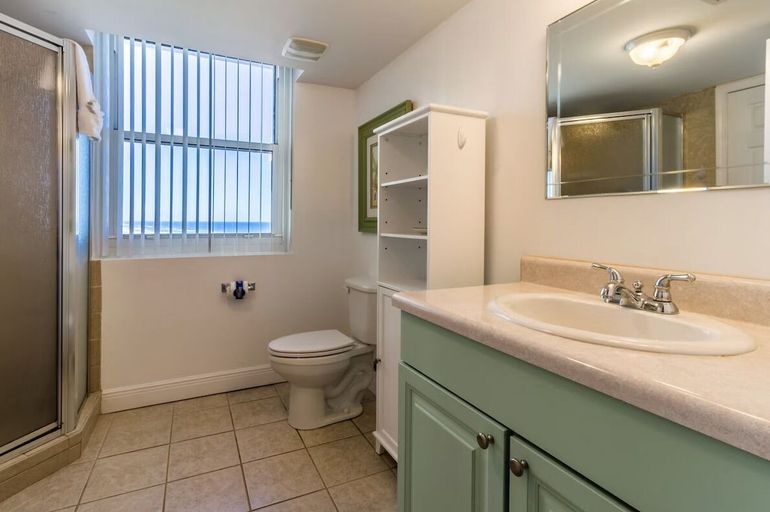 Bathroom 3, Perdido Sun 800, Escambia