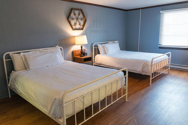 Whispering Winds Motel, Cayuga