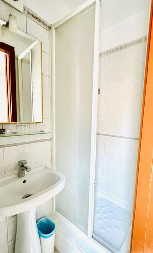 Bathroom 3, Hotel Pisa, Roma