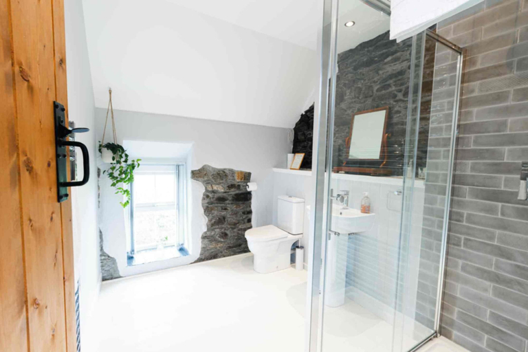 Bathroom 4, Stone Barn