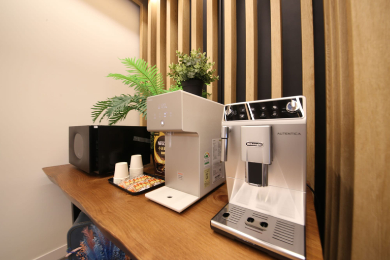 Others 5, Hwagokhoteln, Gangseo