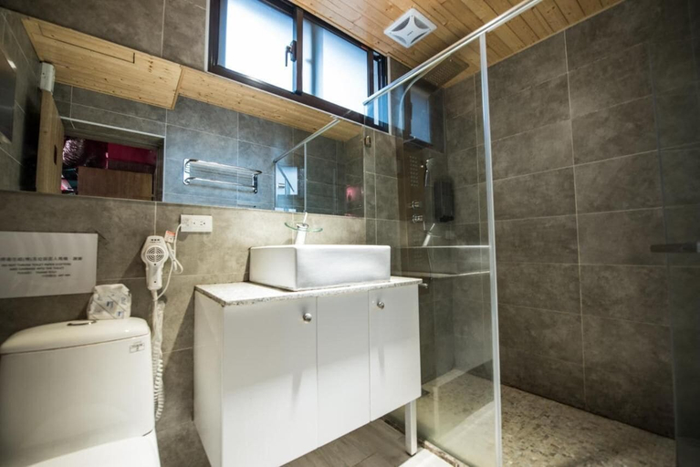 Bathroom 4, Artinn Kaifeng hotel, Taipei City