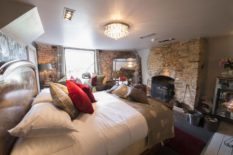 Bedroom 2, The Five Bells Inn Brabourne, Kent