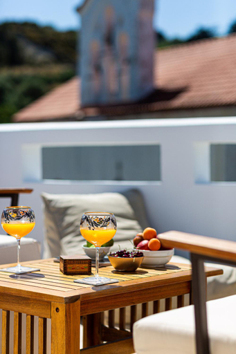 Others 3, Villa Aprinia, Crete