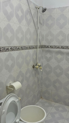Bathroom 2, The Rajput Guest House, Islamabad