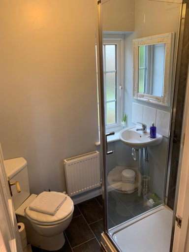 Bathroom 2, The Holly Tree, Cambridgeshire