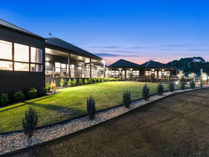 Others 2, Campania Spa Suite 1, South Gippsland - Central