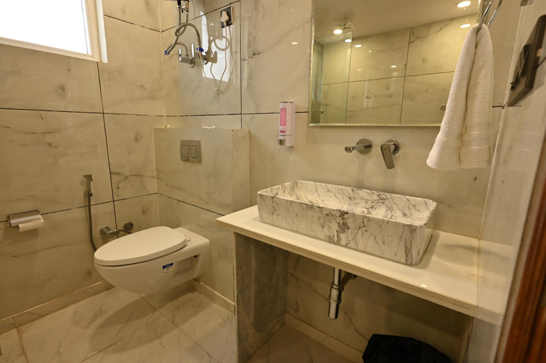 Bathroom 4, Hotel Down Town, Delhi