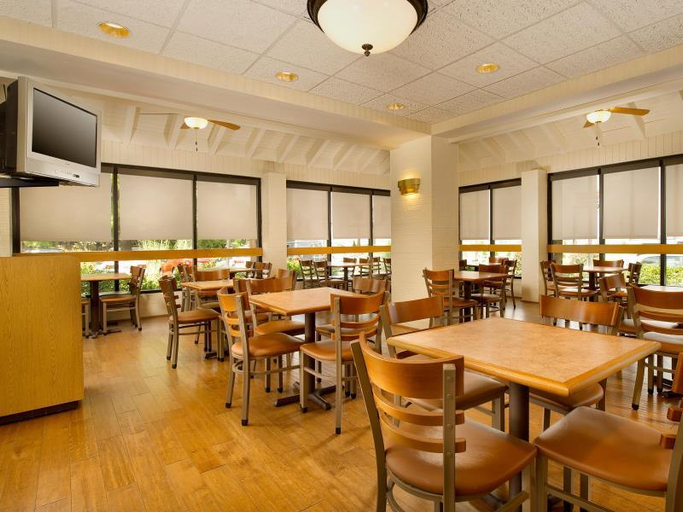 Food & Drinks, Pear Tree Inn Airport St. Louis - St. Ann, Saint Louis