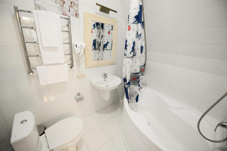 Bathroom, Complex MAYARIV, Makarivs'kyi