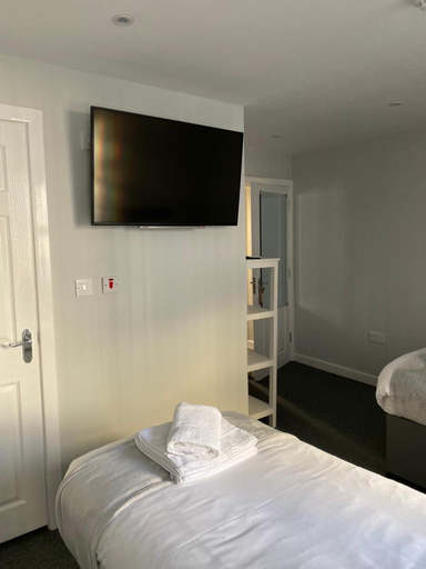 Bedroom 2, Brownlows Inn Rooms, Sefton