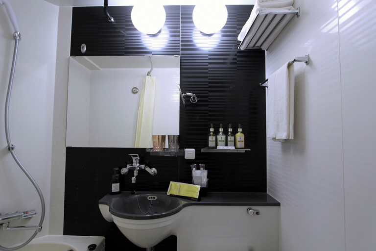 Bathroom 25