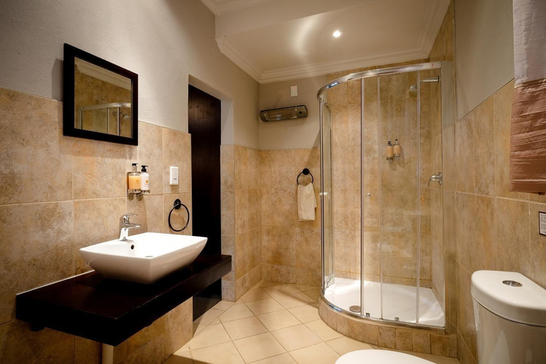 Bathroom 5, Oxbow Country Estate, Anosy