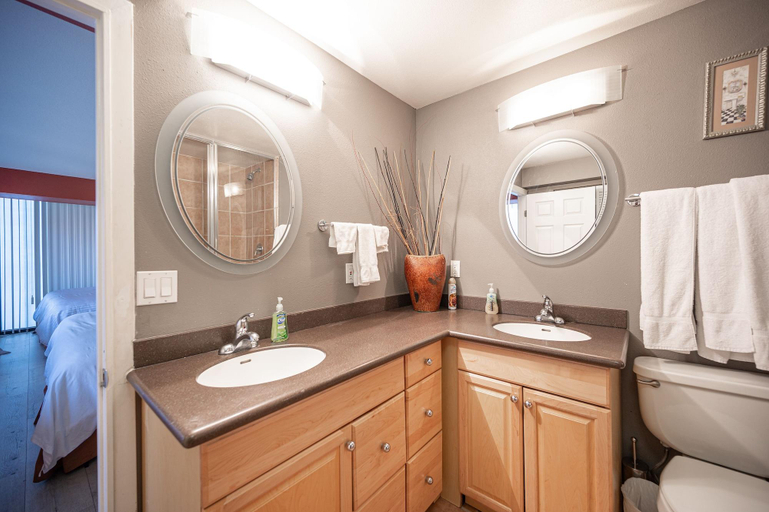 Bathroom 5, Stay Together Suites - Penthouse On The Strip Sleeps 20 - NO RESORT FEE, Clark