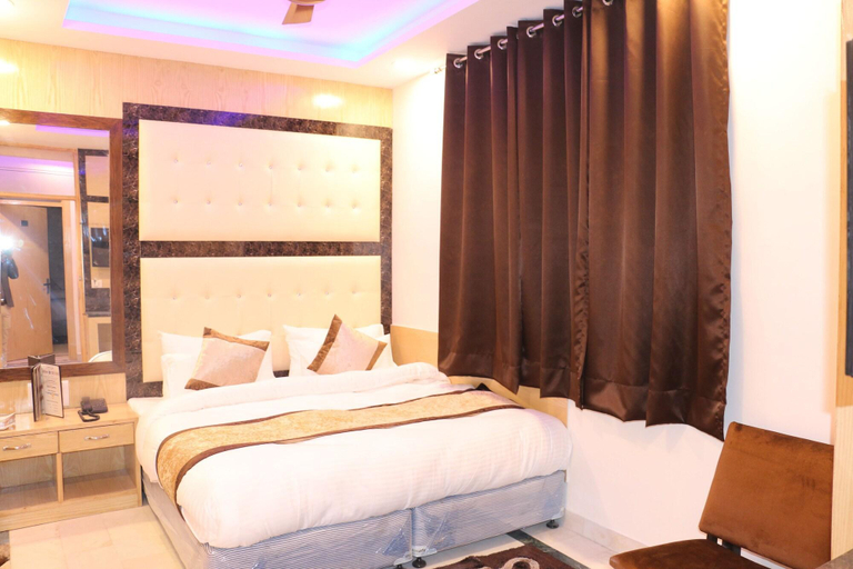 Bedroom 4, Hotel Karlo Kastle By Sushant Travels, Delhi