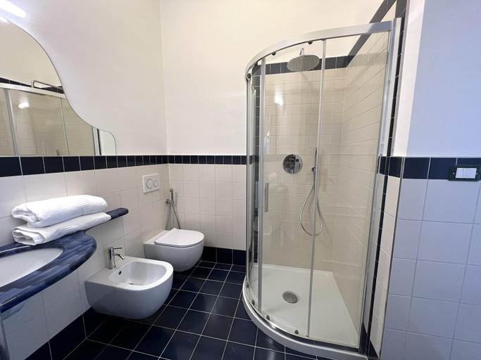 Bathroom 4, Ravino Ecolodge, Napoli