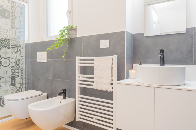 Bathroom 3, A Step From the Lake, Como