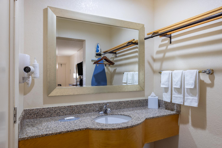 Bathroom 25