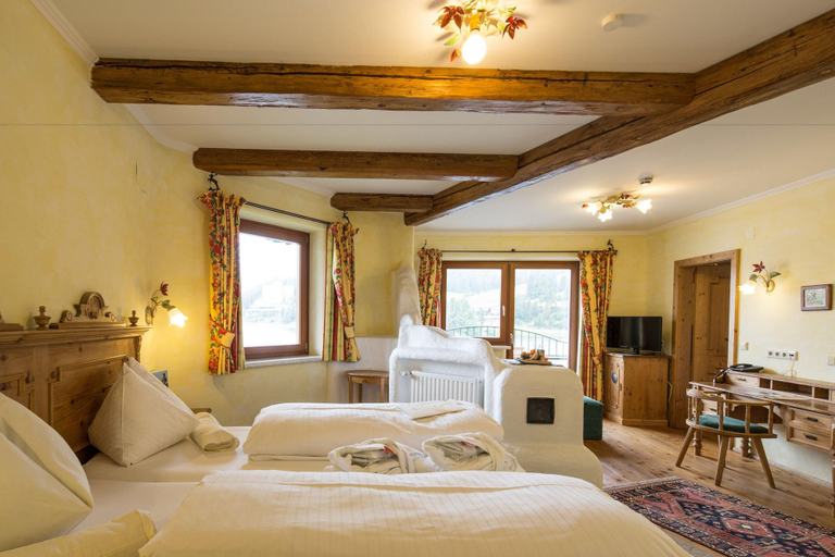 Bedroom 2, Romantik Seehotel Jägerwirt, Murau