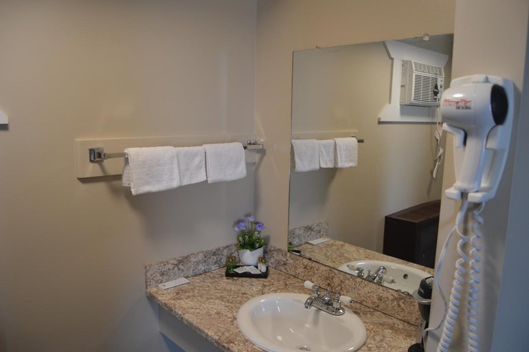 Bathroom 2, Wheel Inn Motel, Division No. 3